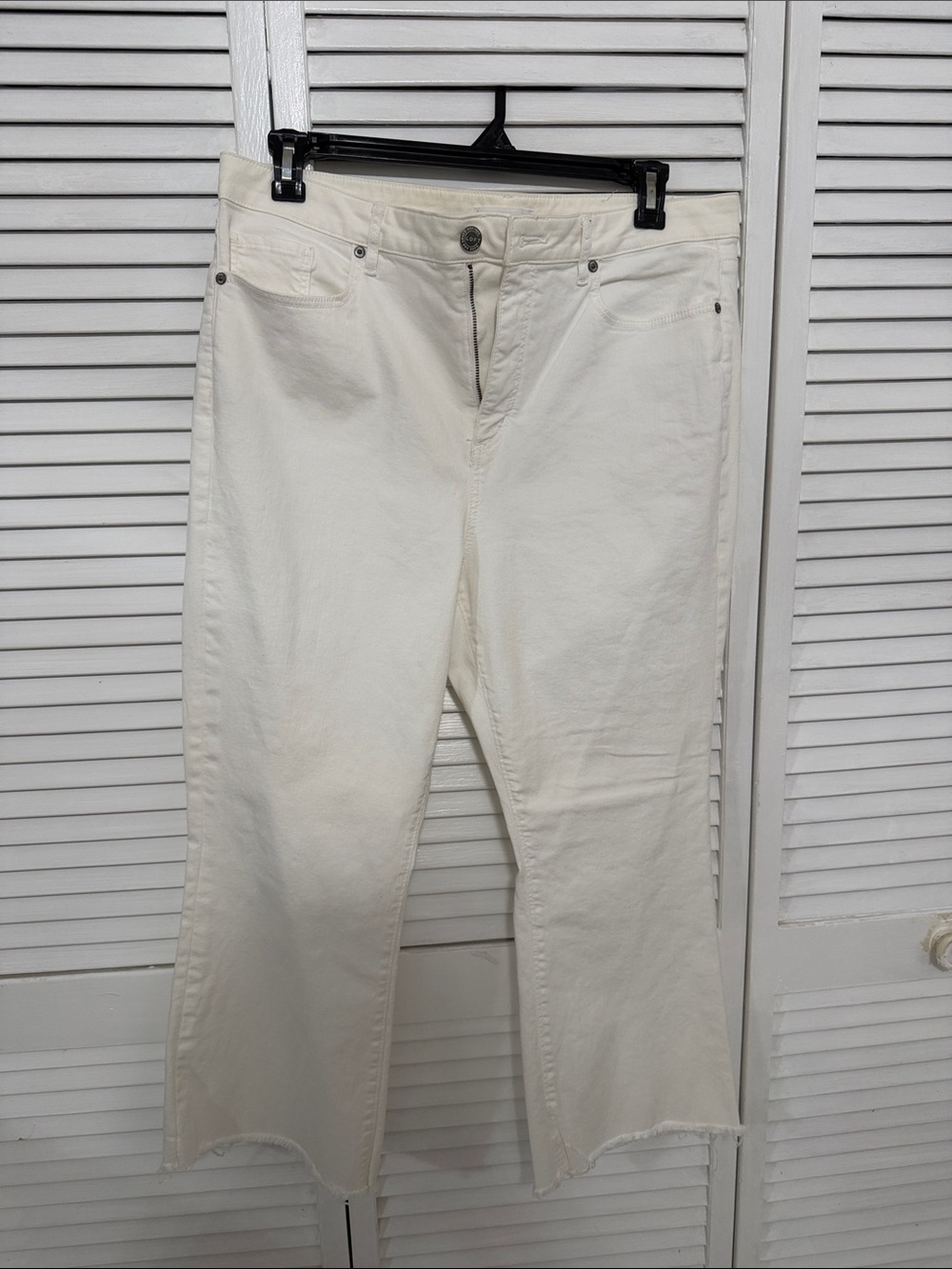 LOFT Cream Boot-Cut Cropped Jeans